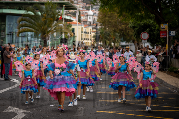 2026_04Mai25 Festa das Flores - Ala Crianças 1 (asas rosa)_JFP02240.jpg