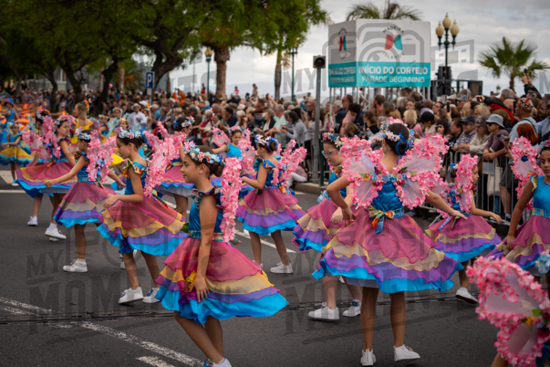 2026_04Mai25 Festa das Flores - Ala Crianças 1 (asas rosa)_JFP02369.jpg
