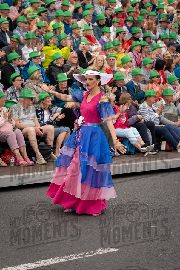 2026_04Mai25 Festa das Flores - Ala Adultas com crianças (vestidos rosa choque)_JFP02443.jpg
