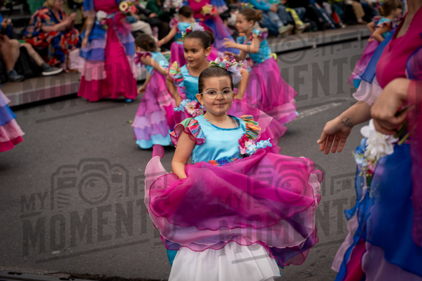 2026_04Mai25 Festa das Flores - Ala Adultas com crianças (vestidos rosa choque)_JFP02466.jpg
