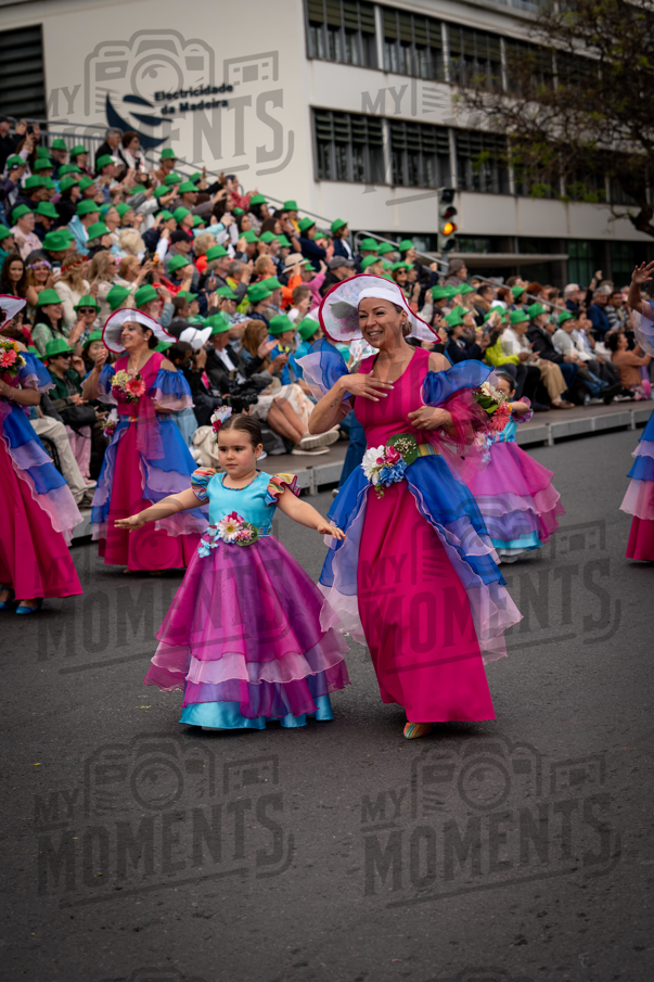 2026_04Mai25 Festa das Flores - Ala Adultas com crianças (vestidos rosa choque)_JFP02468.jpg