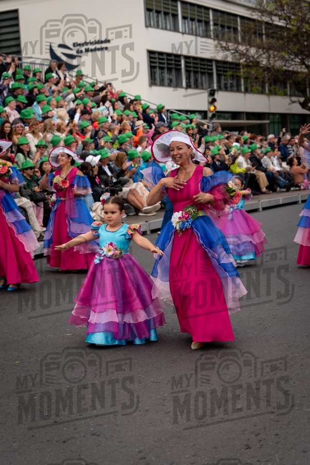 2026_04Mai25 Festa das Flores - Ala Adultas com crianças (vestidos rosa choque)_JFP02468-2.jpg